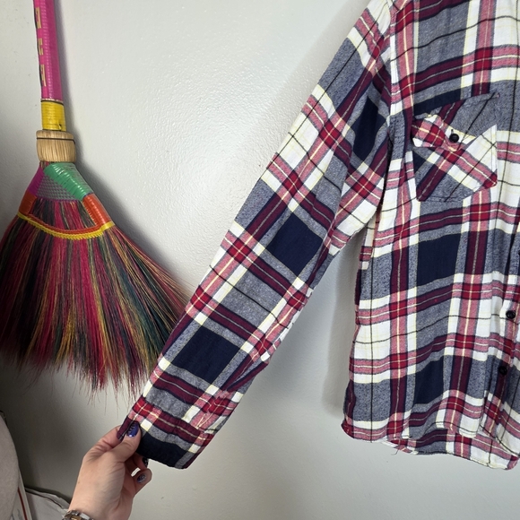 Boneyard Threadz Red Plaid Flannel W/ Scream Graphic On Back Size M/L - Picture 7 of 8